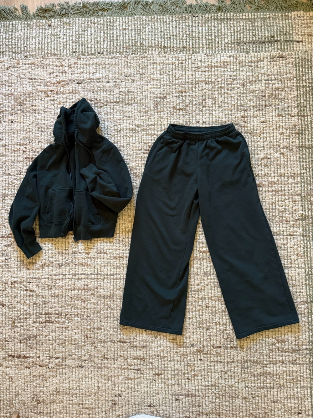 Uniqlo Green Wide-Leg Sweatpants and Zip Hoodie Lounge Set Size Small